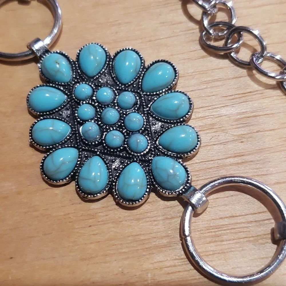 Turquoise-Inspired Silvery Metal Belt Accessory with adjustable Design nwot